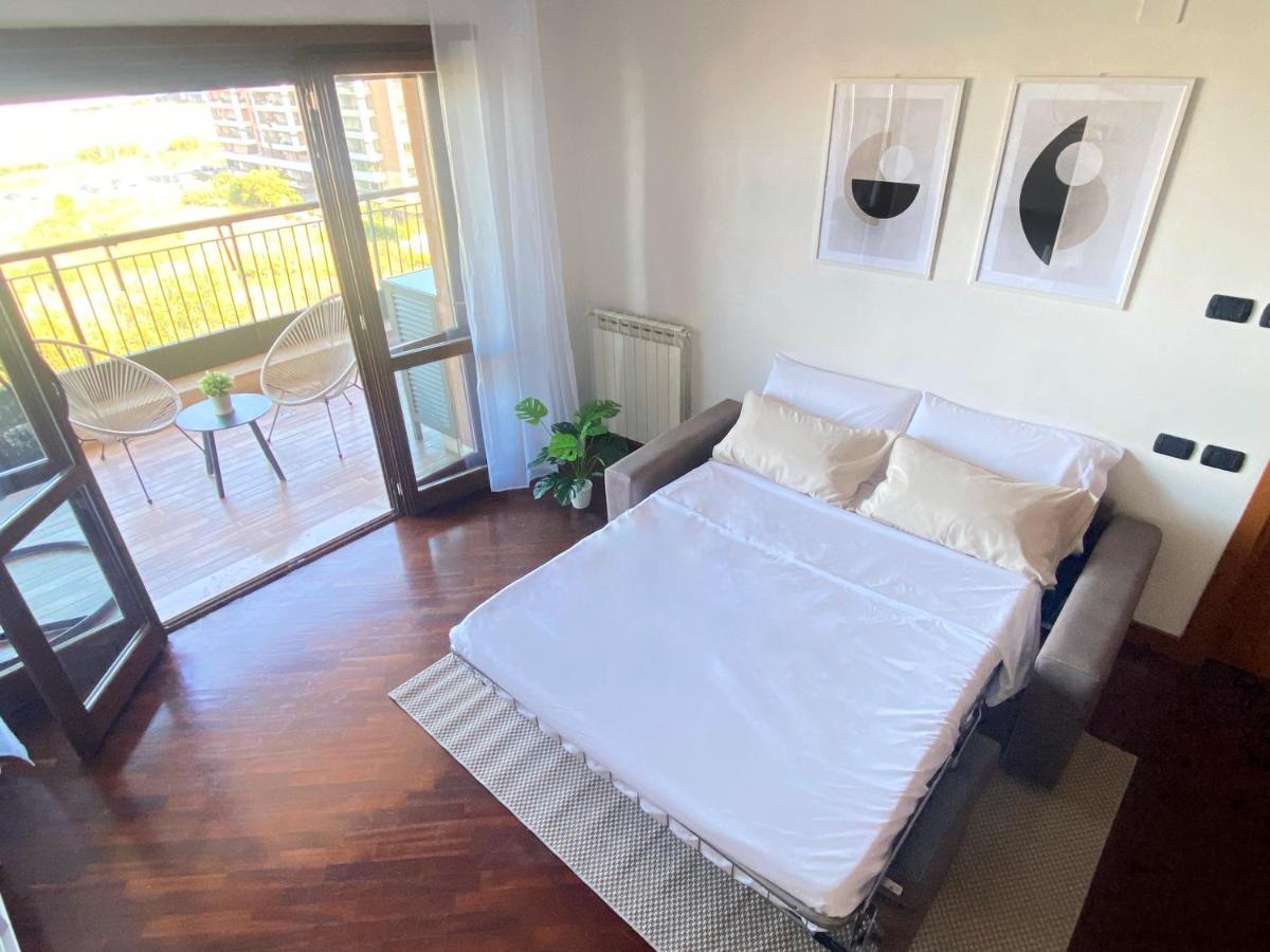 Sunset Escape Apartment - Panoramic Terrace Фиумичино Екстериор снимка