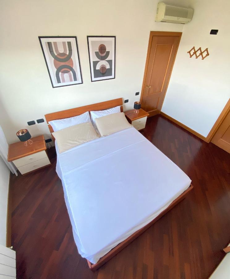 Sunset Escape Apartment - Panoramic Terrace Фиумичино Екстериор снимка